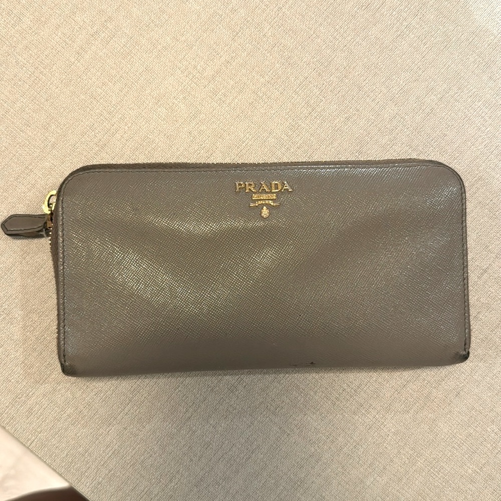prada saffiano wallet